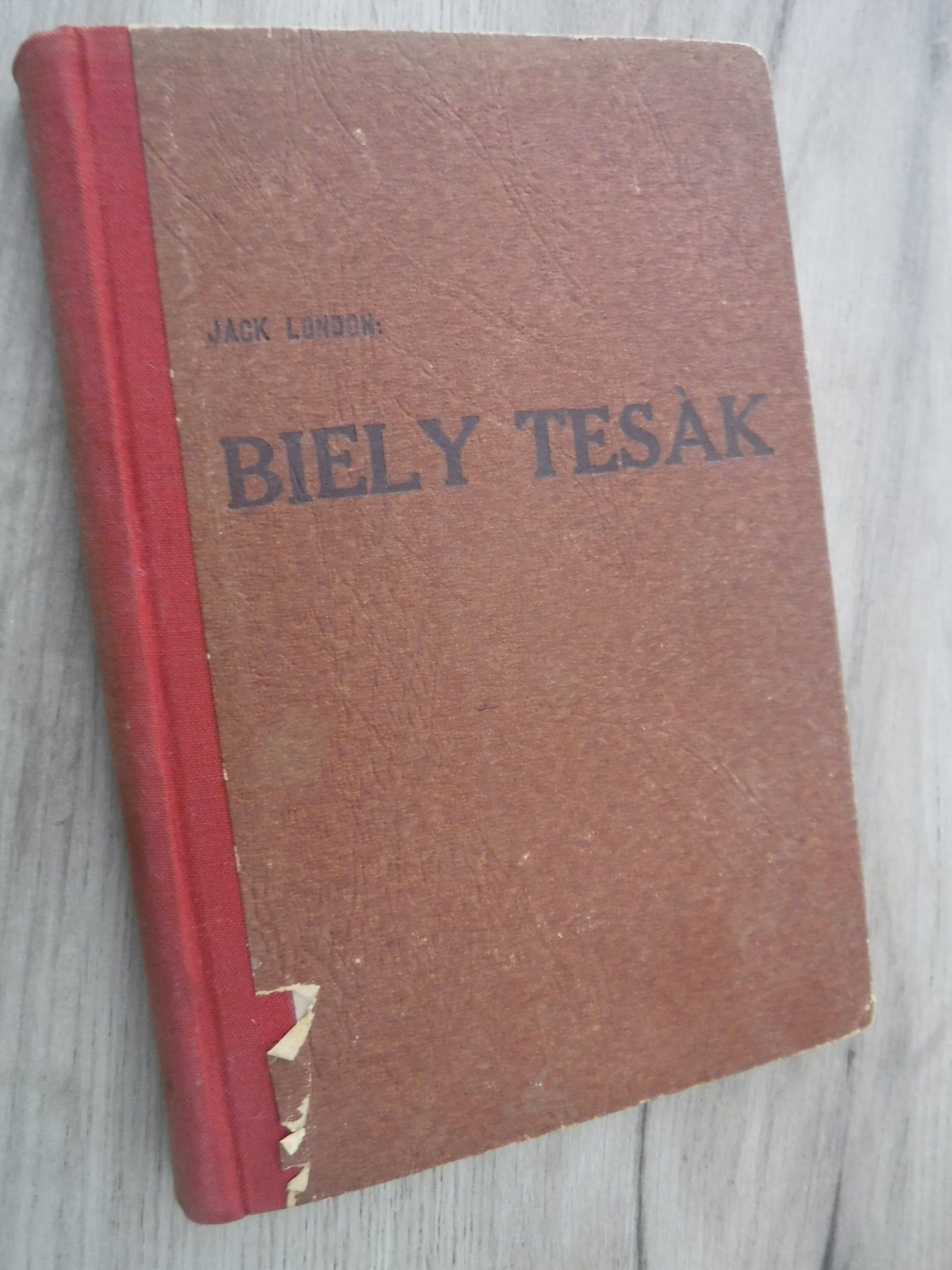 Biely tesák